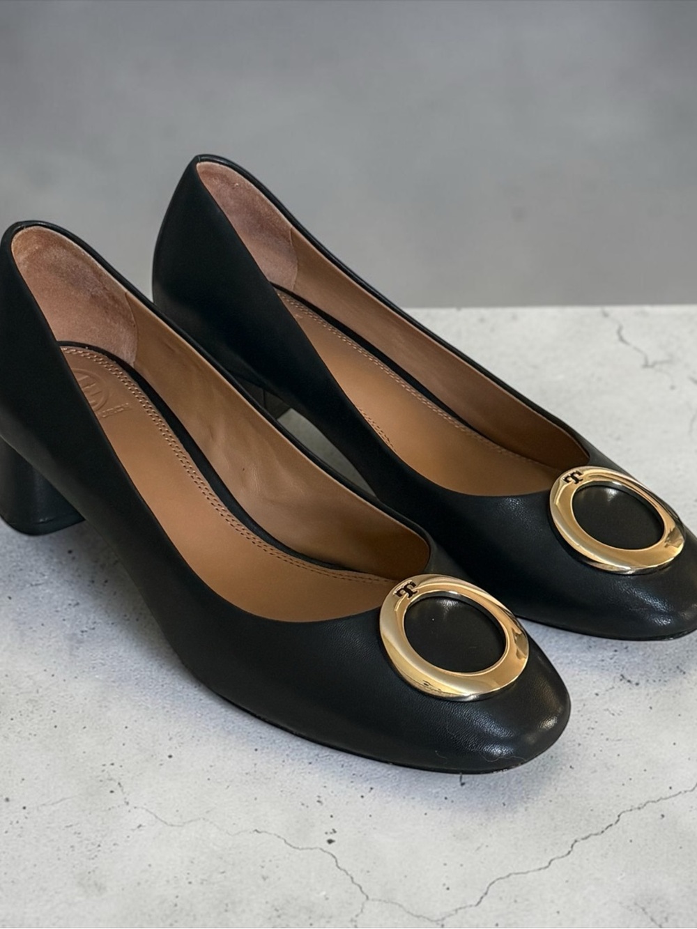 Tory Burch Black Leather Logo Medallion Block Heel Pumps! Size 8